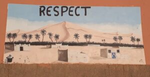 Respect the dunes - wall painting at the entrance of Hassilabied
